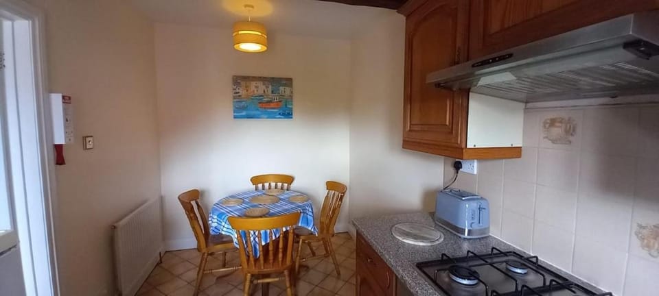 Kitchen or kitchenette, Dining area, toaster