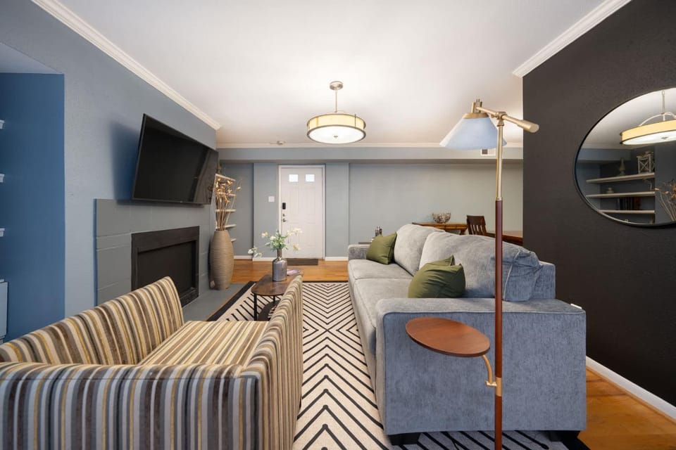 Spacious 3BR Retreat in Austin Pool Access Apartment in Austin