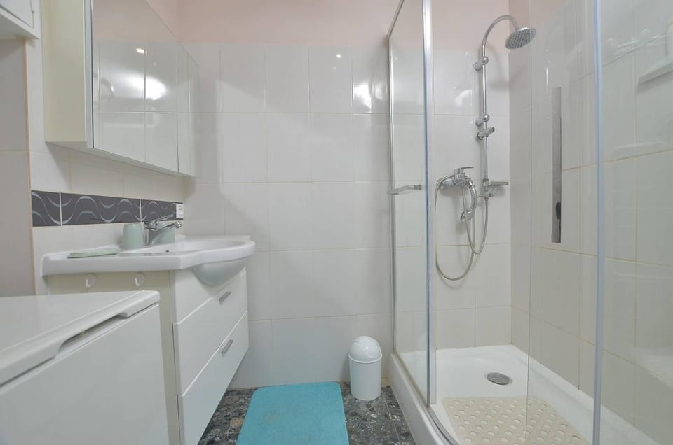 Mireille 4D - Appartement T3, Lumineux, face Mer, 4e Étage - 5 personnes, 2 chambres, Parking Privé Apartment in Le Grau-du-Roi