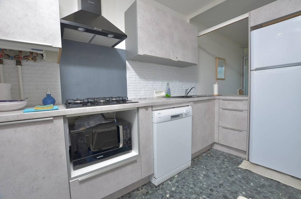Mireille 4D - Appartement T3, Lumineux, face Mer, 4e Étage - 5 personnes, 2 chambres, Parking Privé Apartment in Le Grau-du-Roi