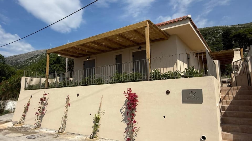 Property building, Day, Mountain view