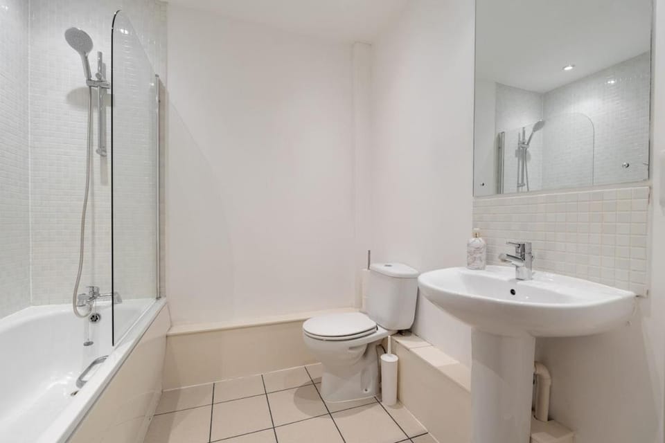 Chic 2 Bed Apartment with Private Terrace by BOLD Apartments Apartment in Liverpool