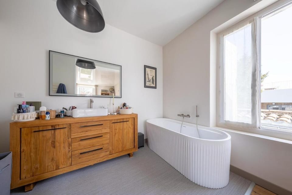 Maison charme • Pkg • Jacuzzi • Jardin • Marché House in La Rochelle