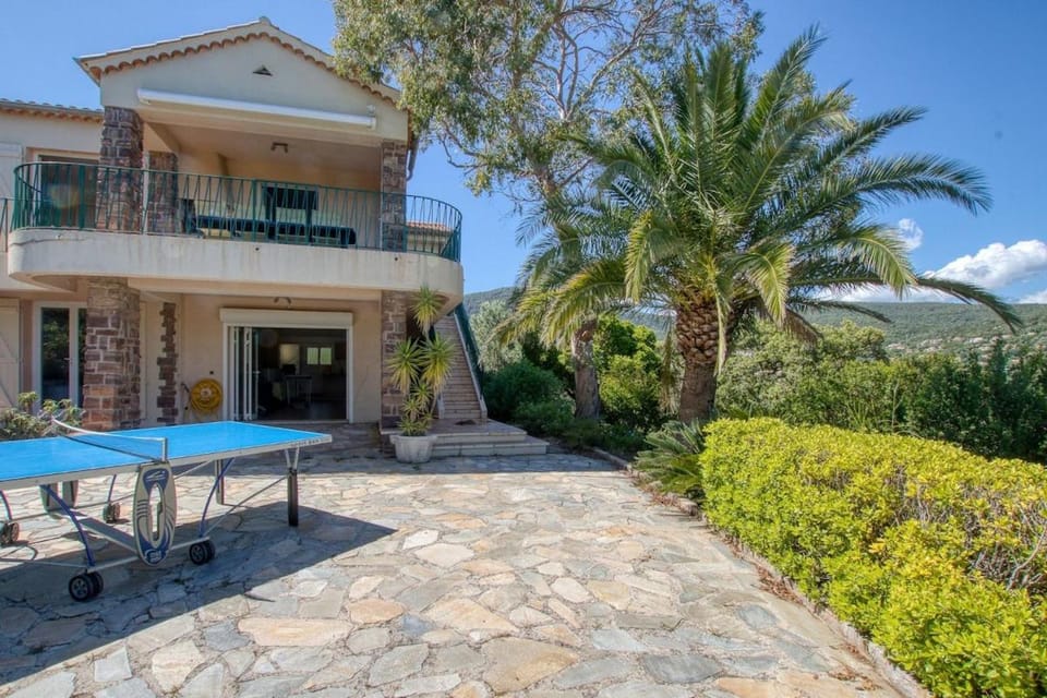 Villa in Cavalaire-sur-Mer - Gulf of Saint-Tropez Villa in Cavalaire-sur-Mer