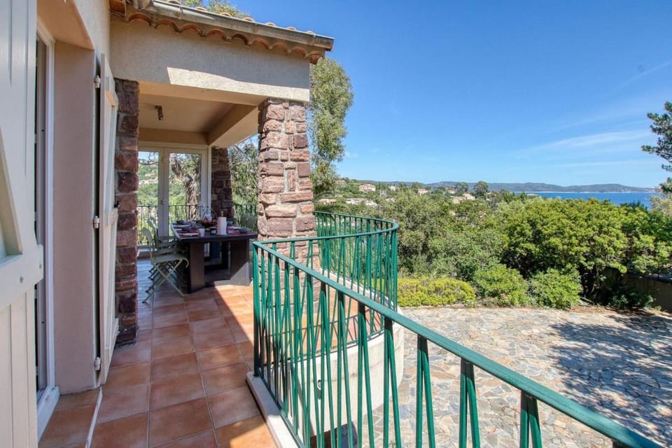 Villa in Cavalaire-sur-Mer - Gulf of Saint-Tropez Villa in Cavalaire-sur-Mer