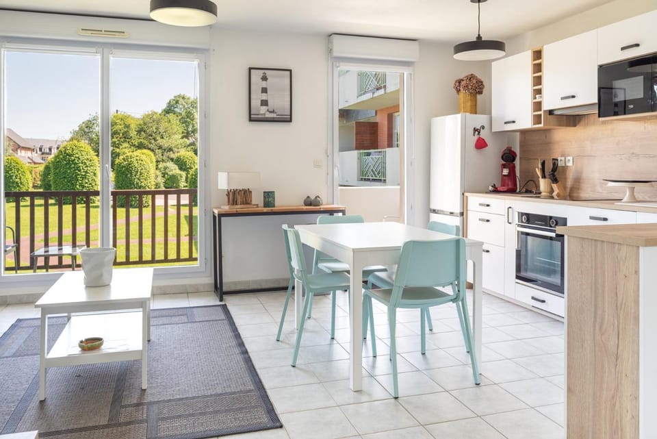 Duplex avec balcon • Piscine • Près Honfleur Apartment in Honfleur