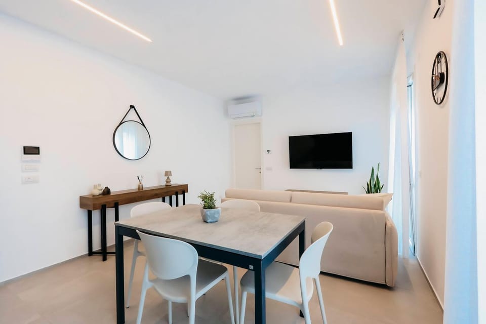 TV and multimedia, Living room, Seating area, air conditioner