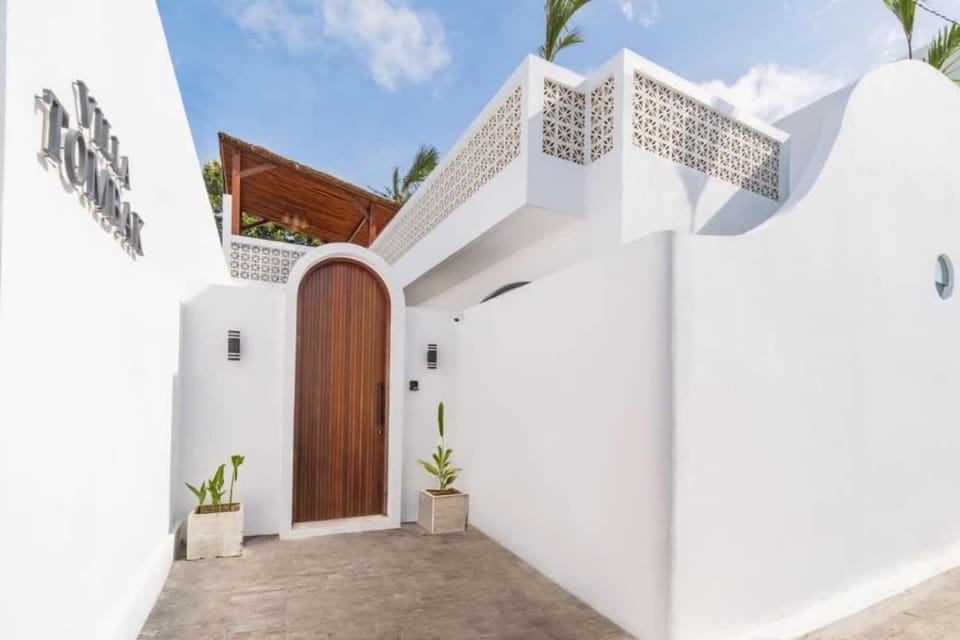 Villa Tombak - A Stylish & Modern 2BR Villa House in Bali