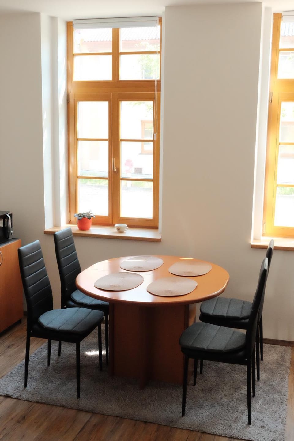 Seating area, Dining area