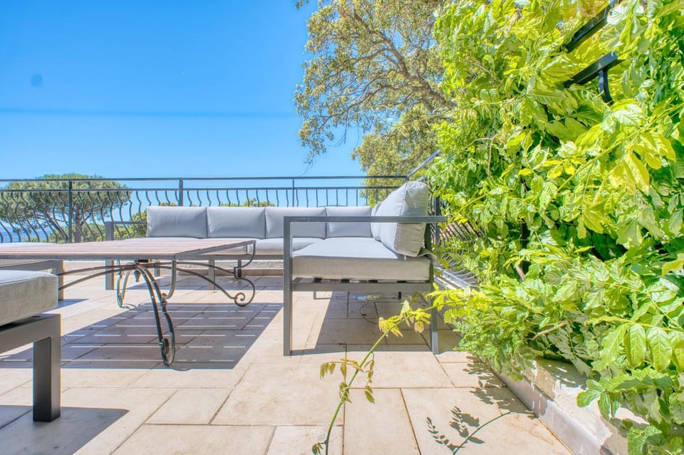 Villa avec vue mer dans le Golfe de Saint Tropez, Plage à 15 min à pied, Calme et Nature Villa in La Croix-Valmer