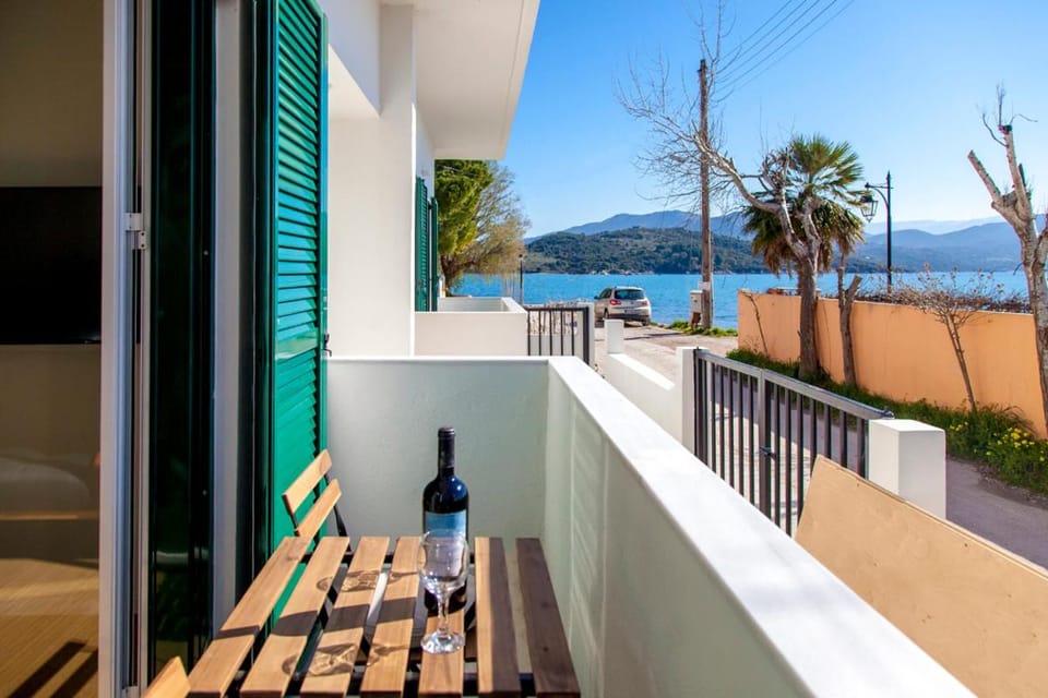 Coastline Studio Apartment Ligia Bay Apartment in Ligia