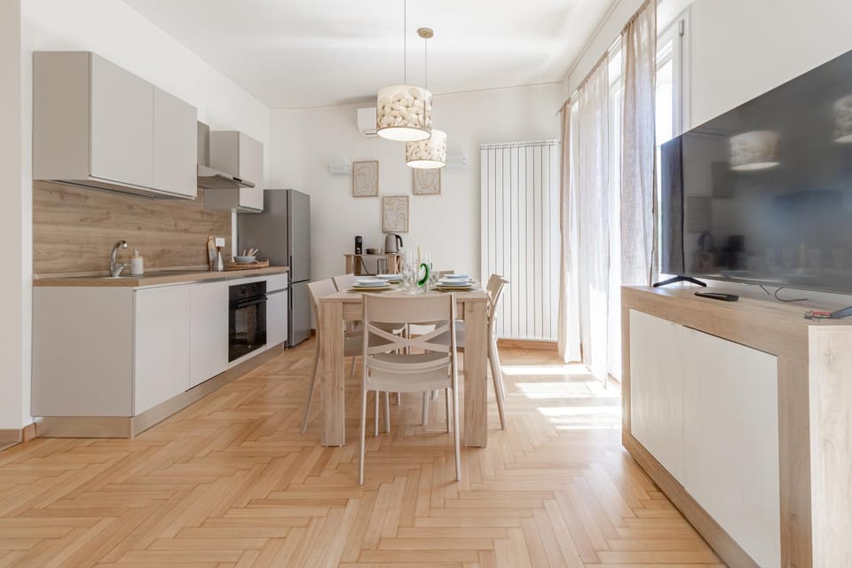 TV and multimedia, Dining area, Lunch, oven, stove, kitchen