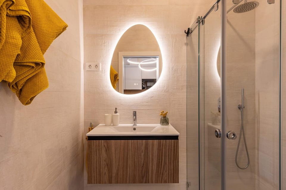 Shower, Bathroom, towels