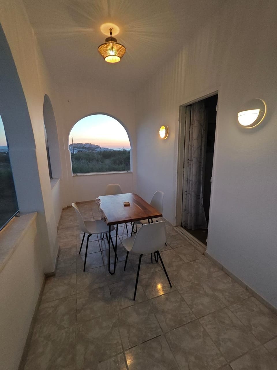 View (from property/room), View (from property/room), Balcony/Terrace, Balcony/Terrace, Dining area, City view, Landmark view, Landmark view, Mountain view, Mountain view, Street view, Street view, Sunset, Quiet street view, Inner courtyard view