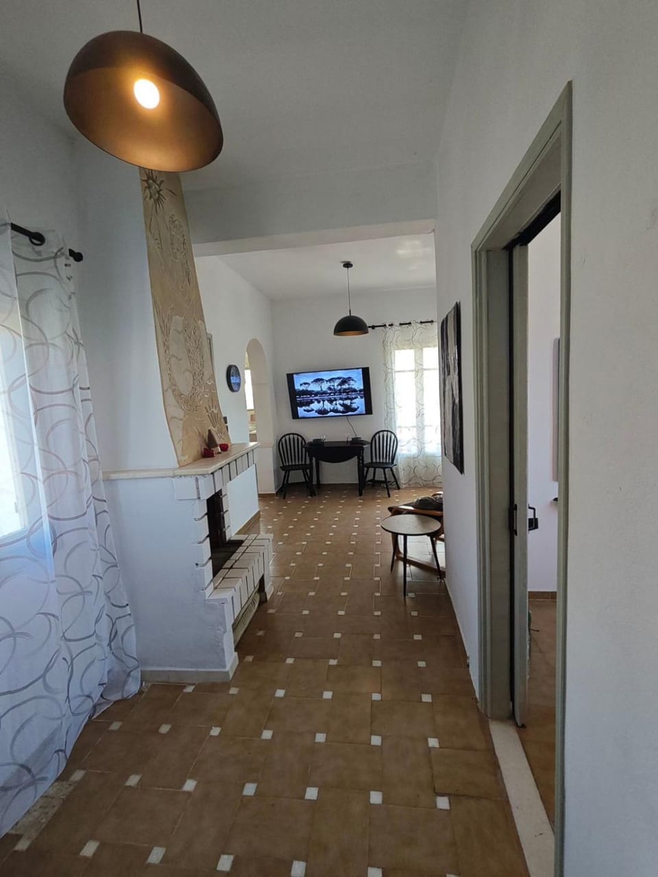TV and multimedia, Living room, Seating area, Dining area, fireplace