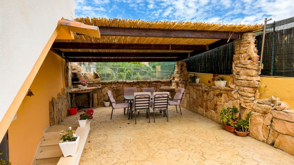 Dining area, Inner courtyard view