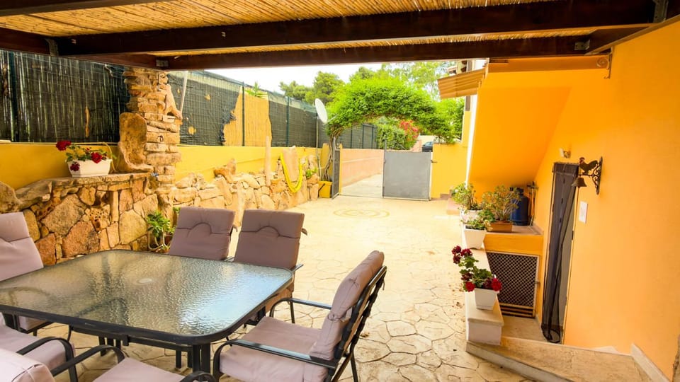 Dining area, Inner courtyard view