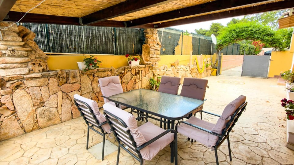 Dining area, Inner courtyard view