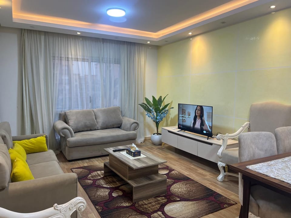 SUNSKY Apartment Hotel Bed and Breakfast in New Cairo City