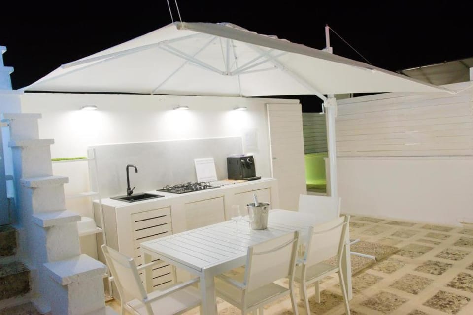 Dining area, kitchen