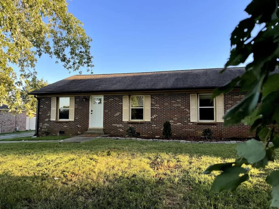 Lawrence Oaks Residence House in Murfreesboro