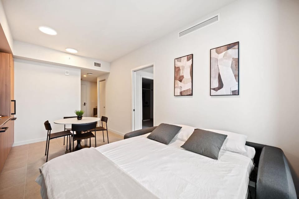 Premium suite 2BR with amazing Rooftop Pool Apartment in Miami