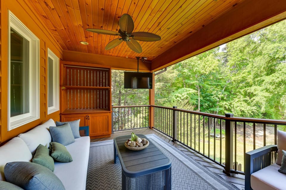 Hot Tub, Dock, Game Room! Stunning Lake Wylie Home House in Lake Wylie
