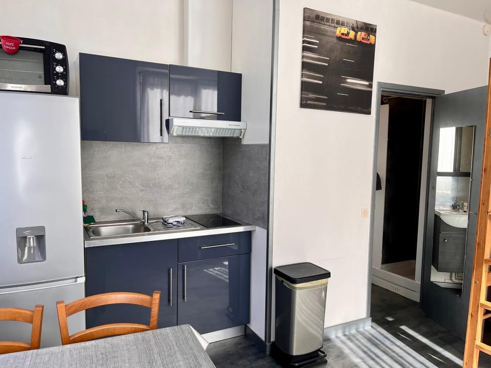 Coffee/tea facilities, stove, kitchen