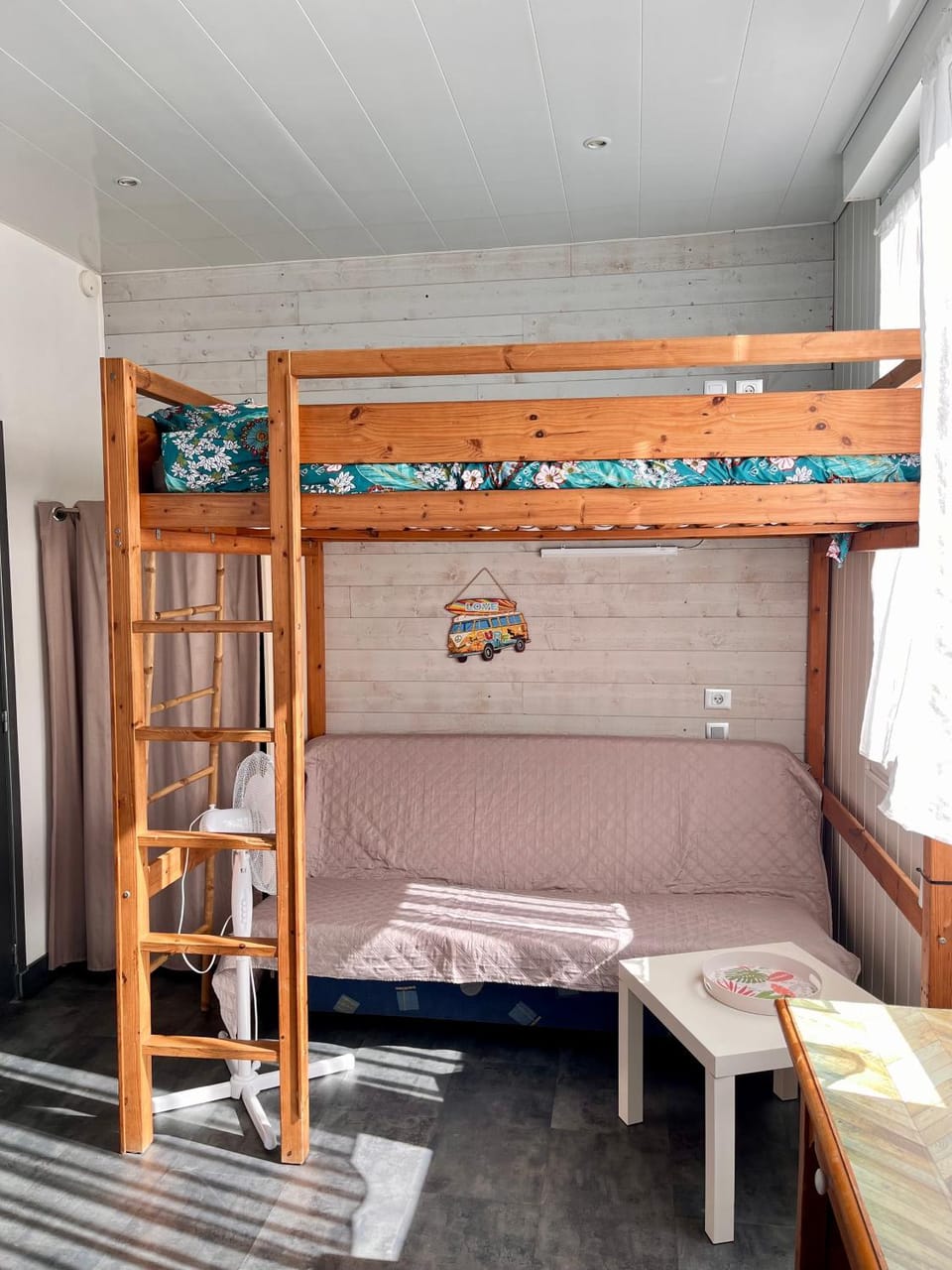 Communal lounge/ TV room, Living room, bunk bed, storage