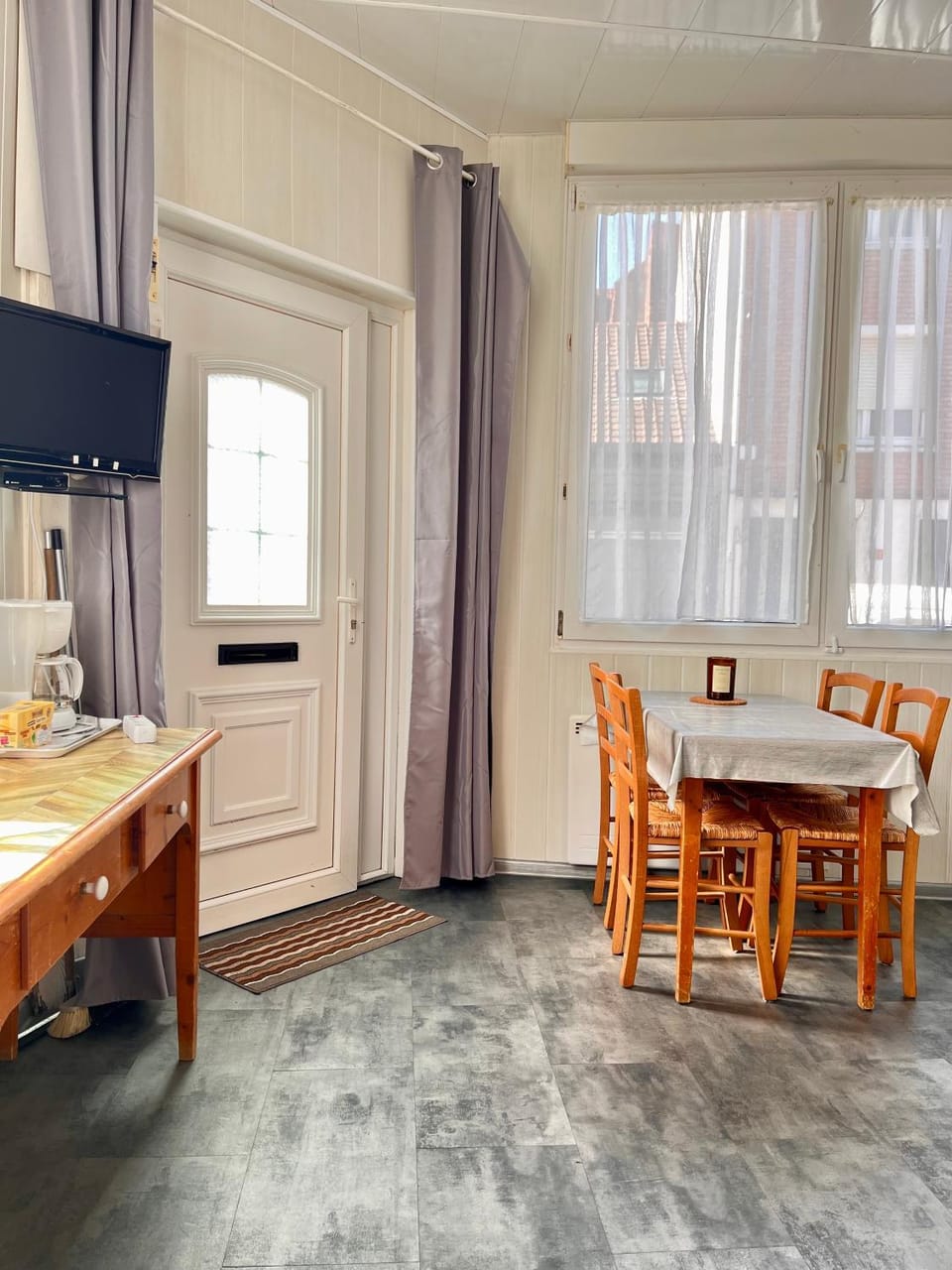 Coffee/tea facilities, Seating area, Dining area