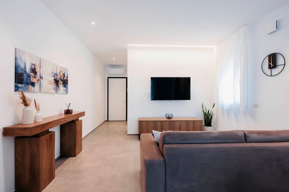 TV and multimedia, Living room, Seating area, internet