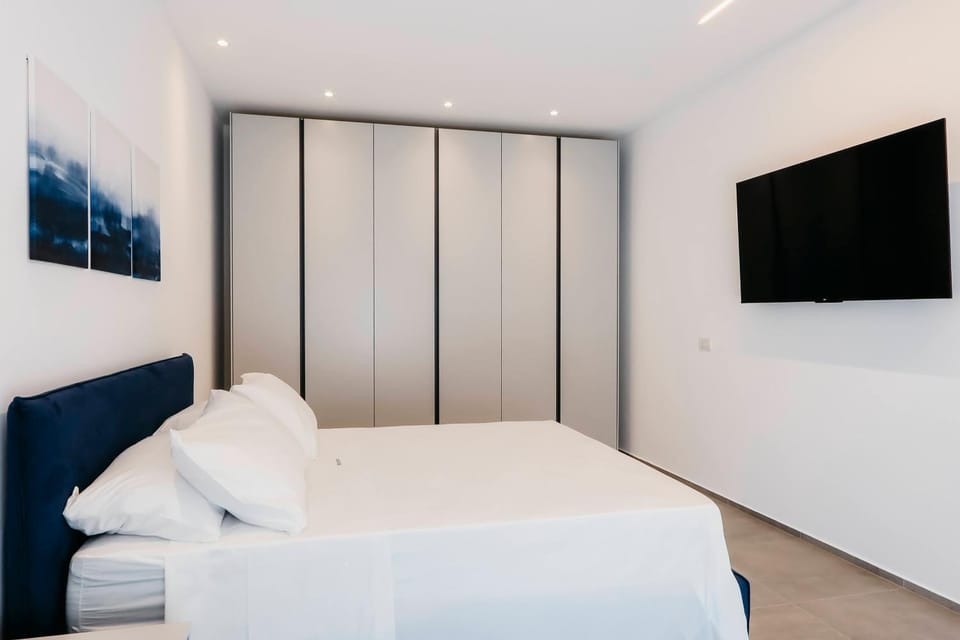 Bedroom, wardrobe