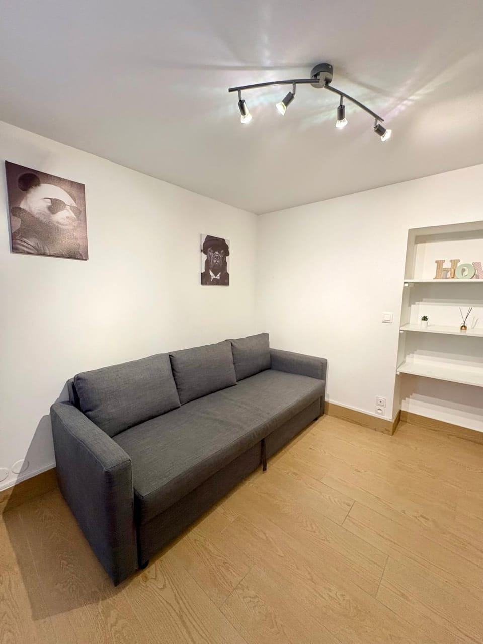 Living room, Photo of the whole room, Bedroom