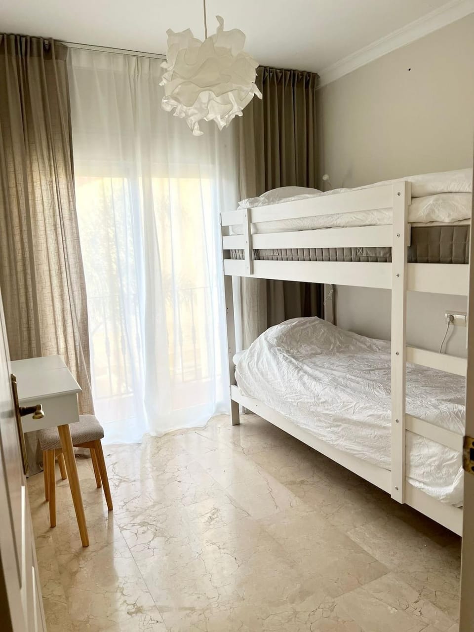 Bedroom, bunk bed