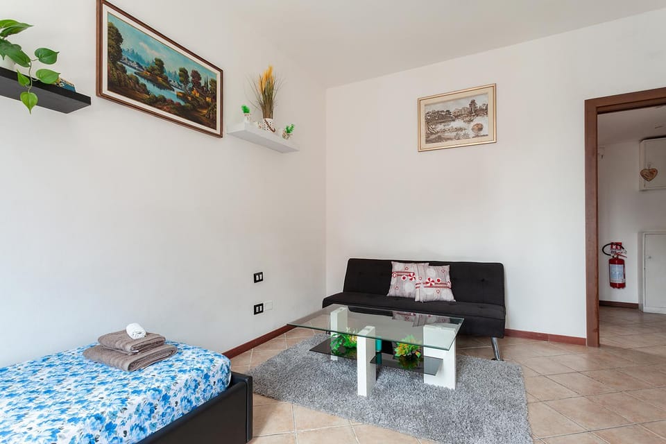 Bed, Living room, Seating area, Bedroom, towels, towels