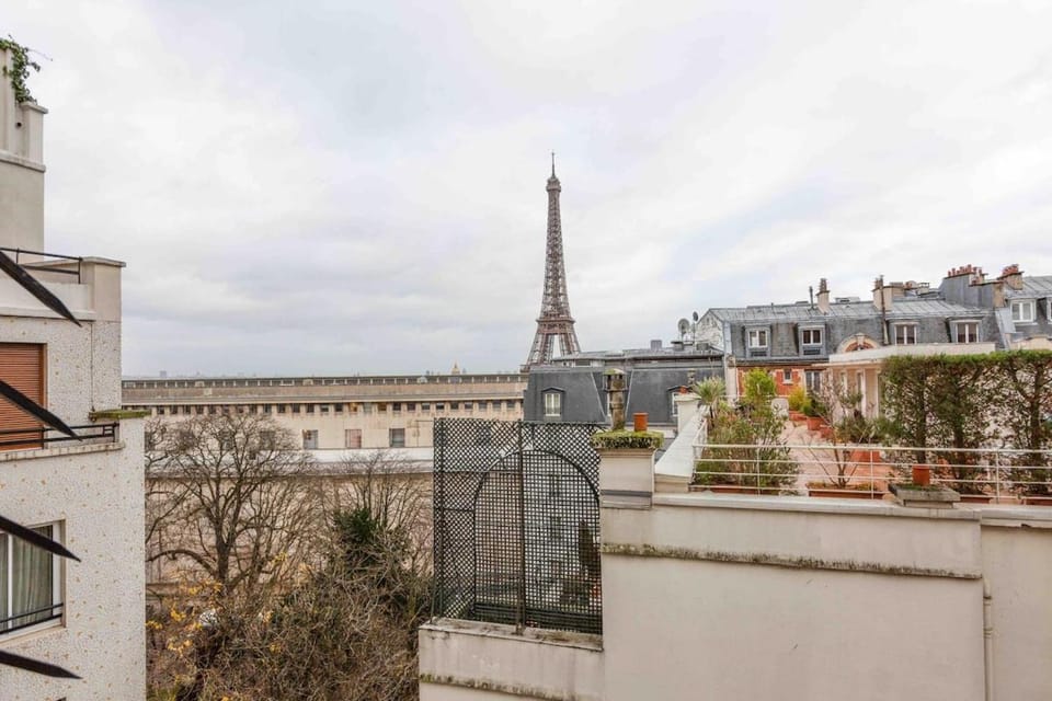 Best view of Paris -Eiffel Tower Apartment in Paris