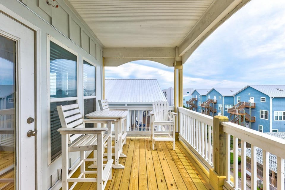 Big Blue House in Carolina Beach