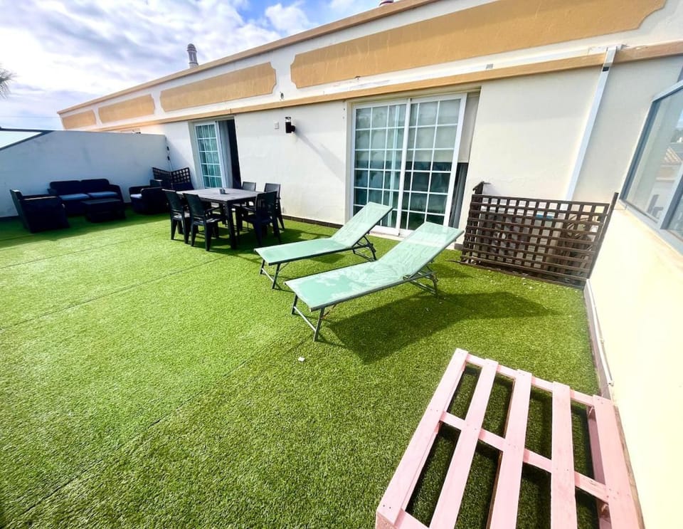 View (from property/room), Balcony/Terrace, sunbed