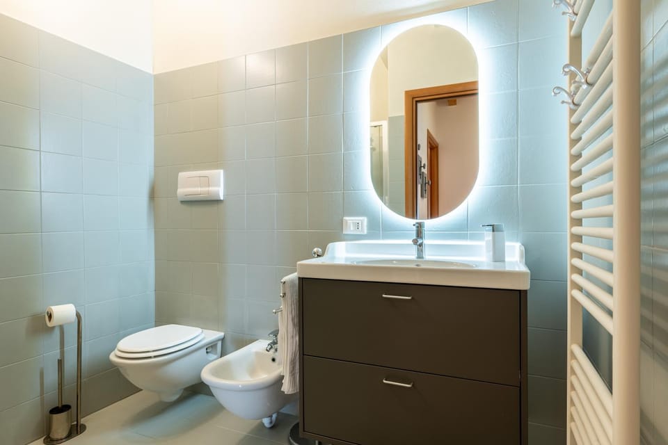 Shower, Toilet, Bathroom, bidet, towels