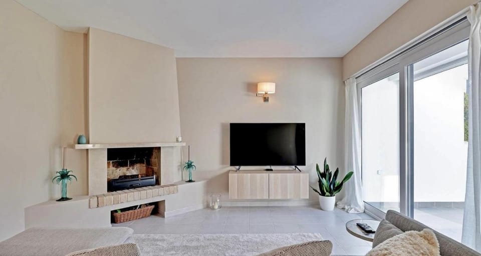 Summer Villa by Hd properties Villa in Quarteira
