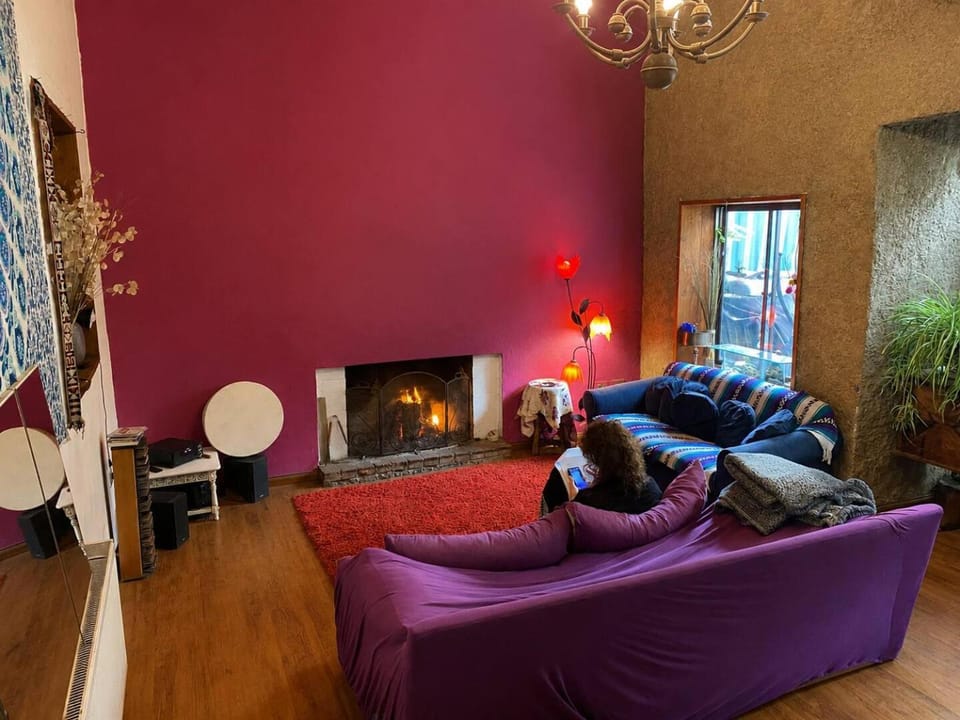 Living room, Guests