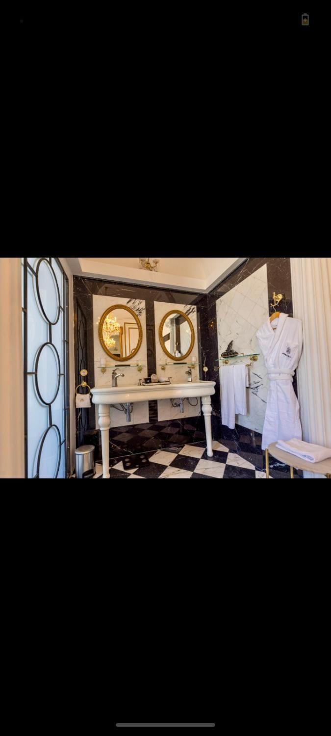 Palazzo Di Acqua Hotel in Le Mans