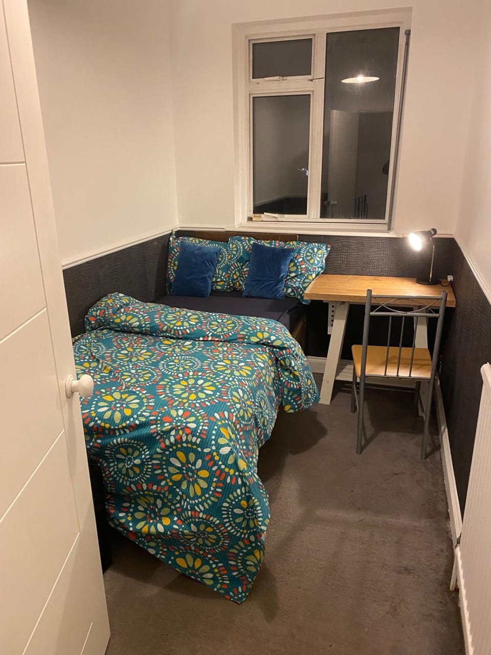 King size room in home for couple or females Vacation rental in Romford