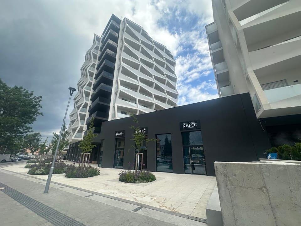 Property building, Facade/entrance, Neighbourhood, Location