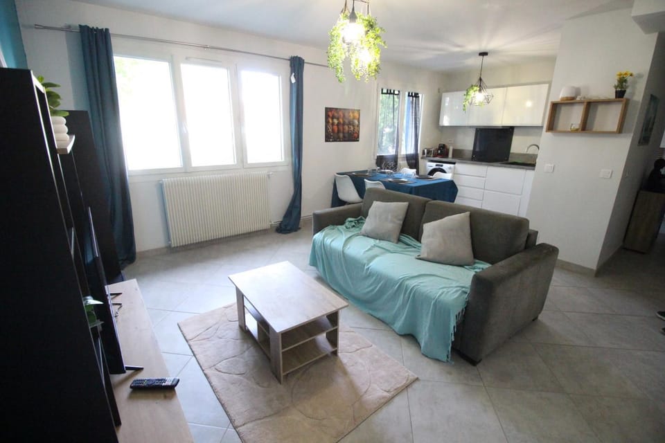 T2 moderne, Parking, Proche Valence & Autoroute Apartment in Valence