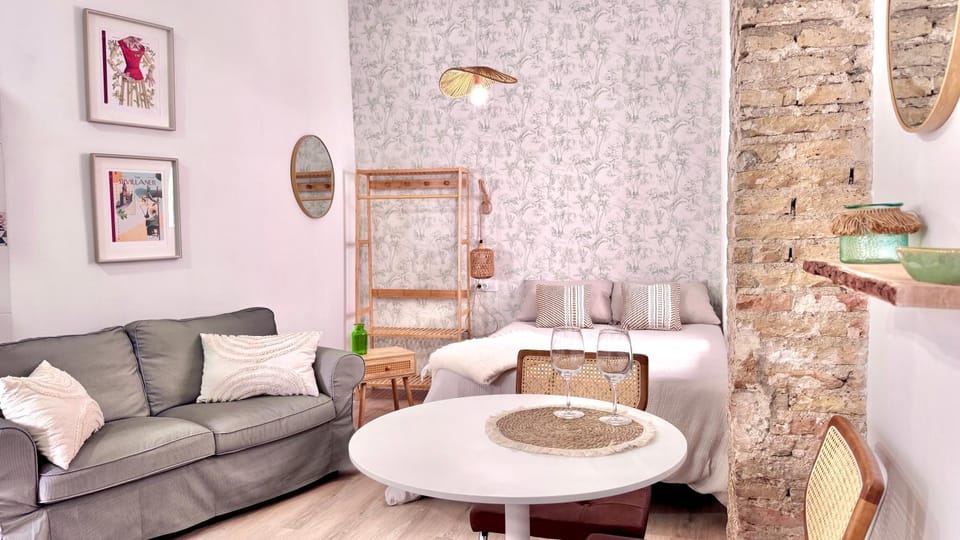 Calma Brava Studio Apartment in Seville