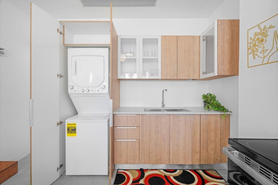 Kitchen or kitchenette, dishwasher, hair dryier, minibar, oven, stove, toaster, dryer