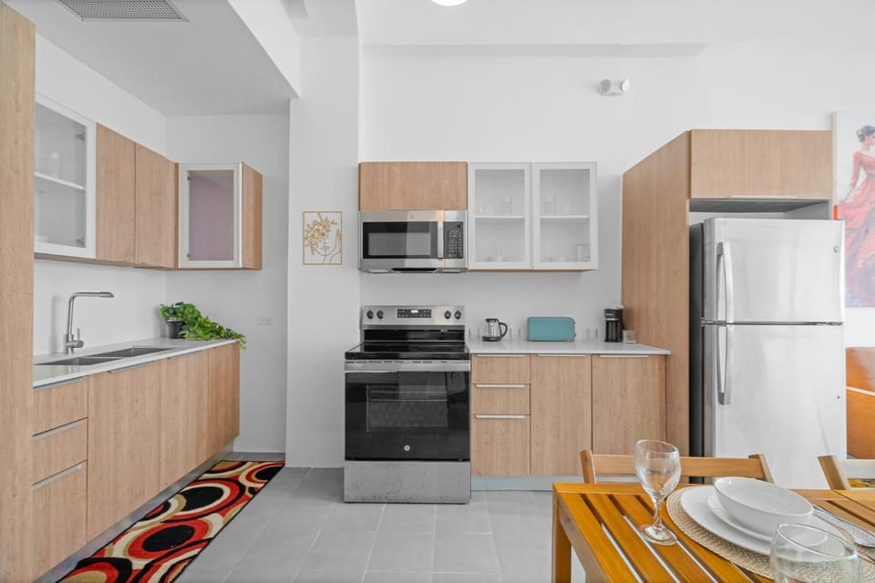 Kitchen or kitchenette, Dining area, dishwasher, minibar, oven, stove, toaster