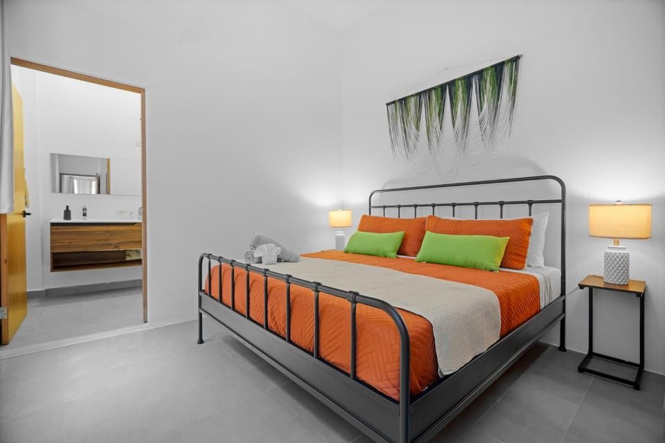 Bed, Photo of the whole room, Bedroom