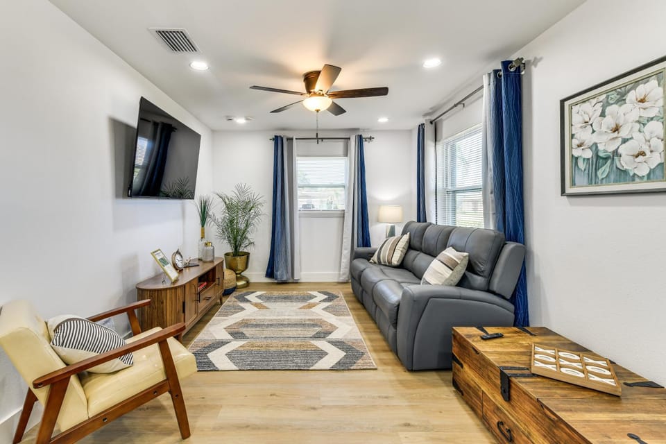 Work & Play in Palmetto! Pet-Friendly Home w/ Yard House in Palmetto